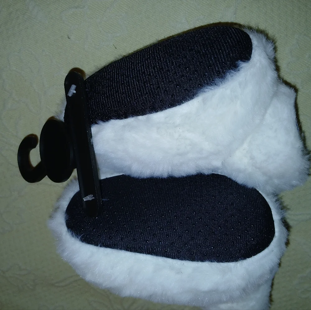 ❄️Fuzzy White Abominable Snowman Slippers Size 4 Rudolph The Red Nosed Reindeer